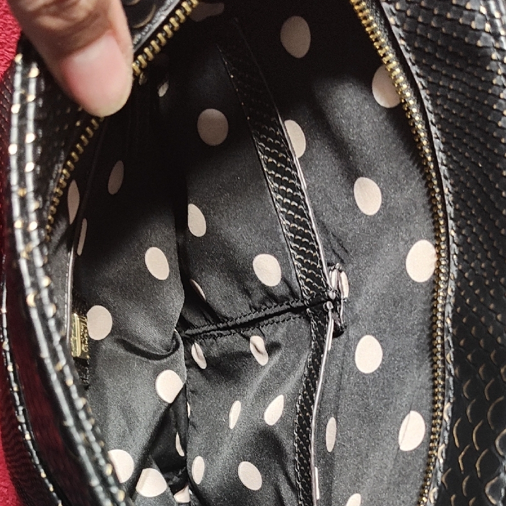 Sophisticated Black Anne Klein Textured Tote with Gold Hardware. - Picture 9 of 12
